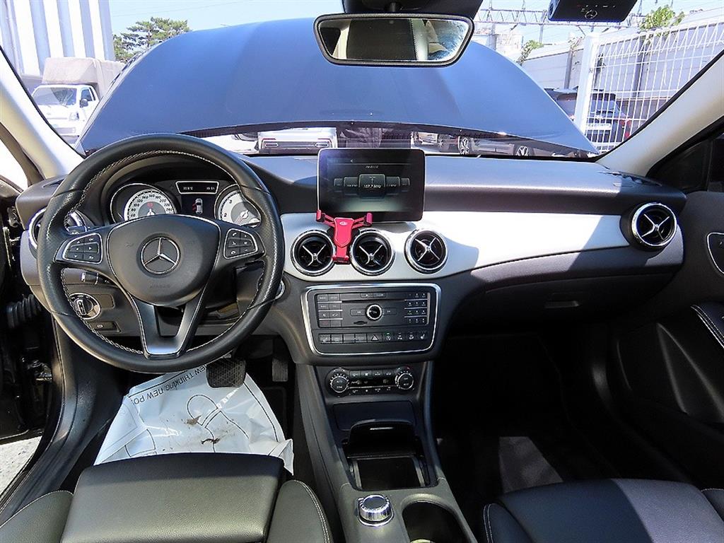 Mercedes Benz GLA Class - Vista 9