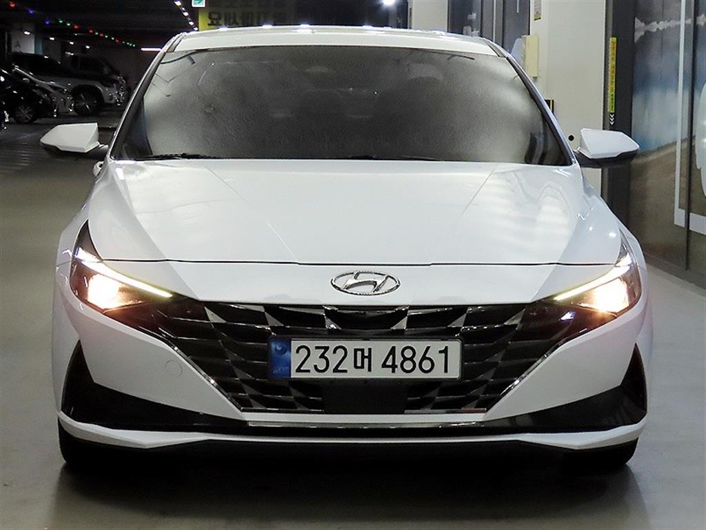 HYUNDAI Avante - Vista 2