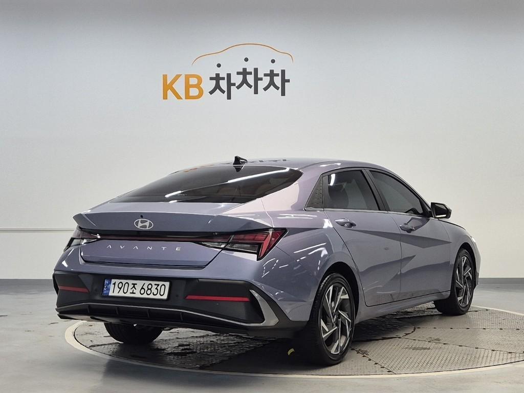 HYUNDAI Avante - Vista 3