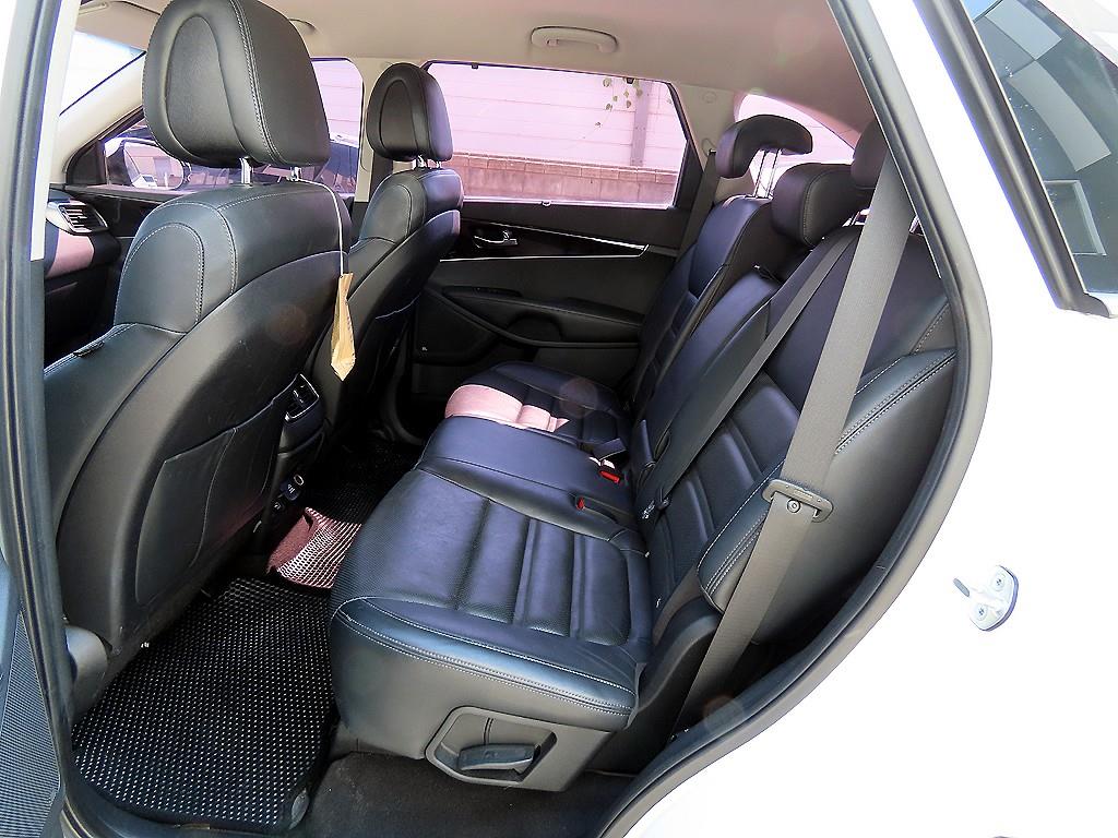 KIA Sorento - Vista 8