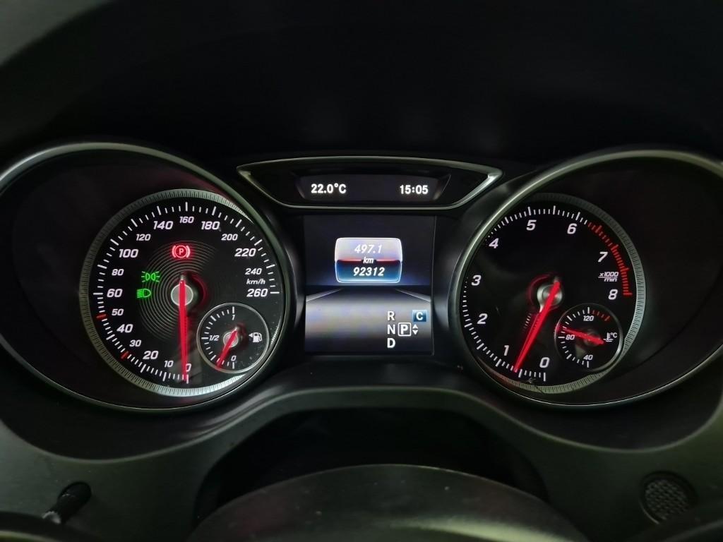 Mercedes Benz GLA Class - Vista 8