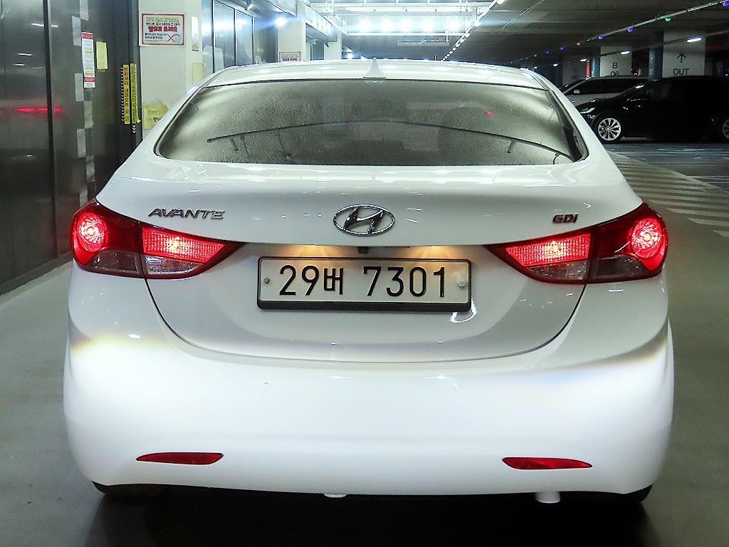 HYUNDAI Avante - Vista 7