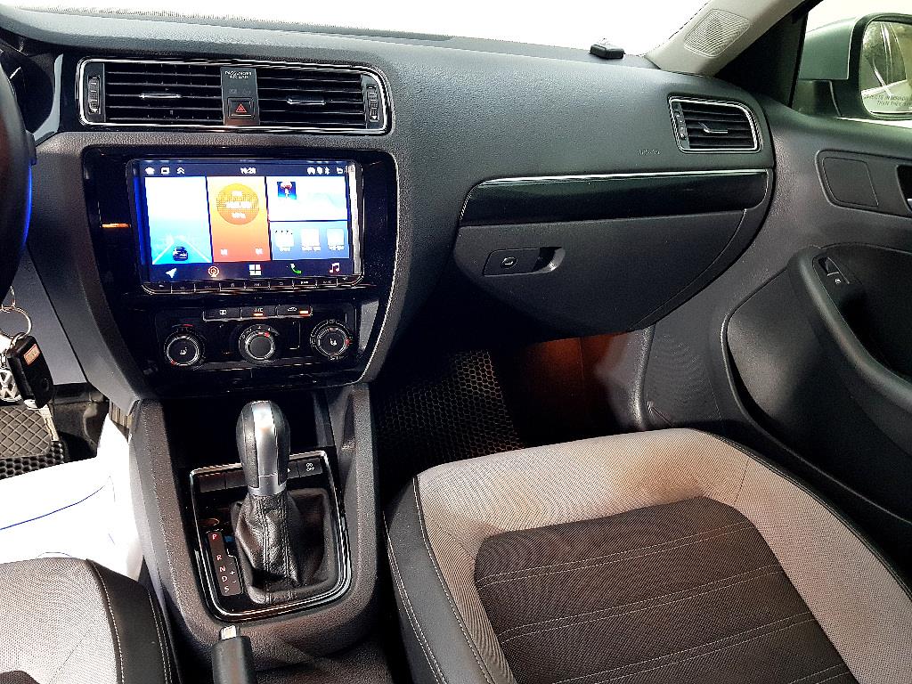 Volkswagen Jetta - Vista 12