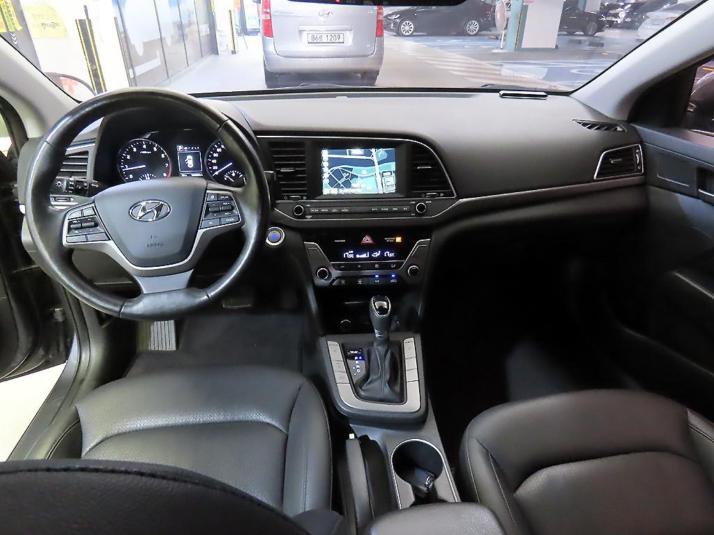 HYUNDAI Avante - Vista 12