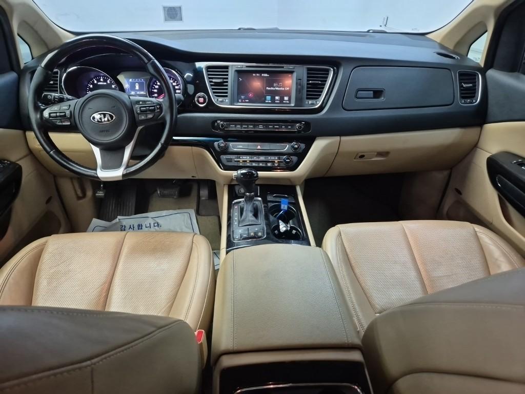 KIA Carnival - Vista 9