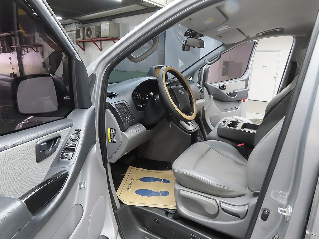 HYUNDAI Starex - Vista 12