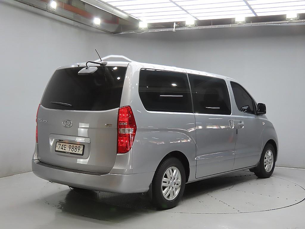 HYUNDAI Starex - Vista 6