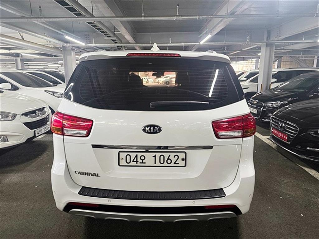 KIA Carnival - Vista 3