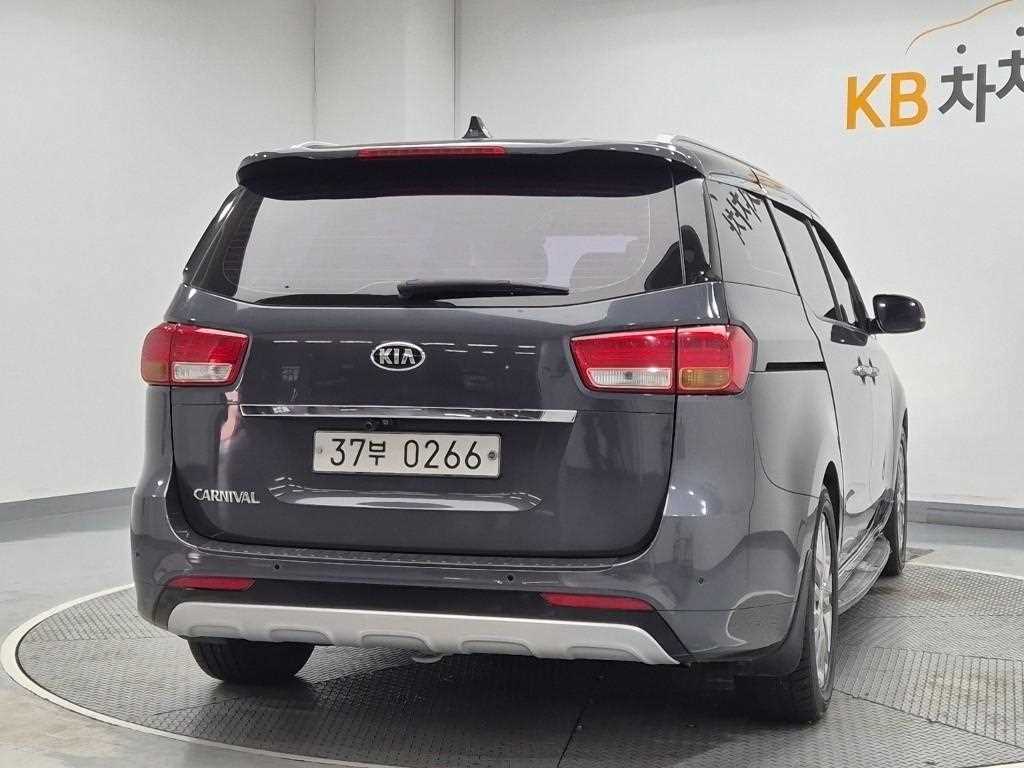 KIA Carnival - Vista 3