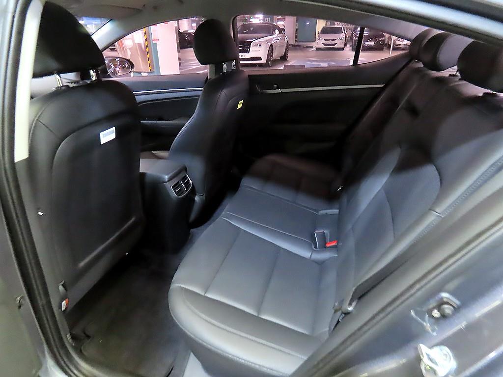 HYUNDAI Avante - Vista 9