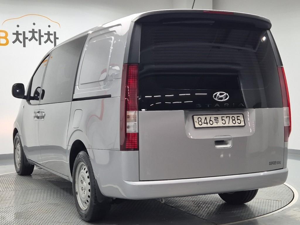 HYUNDAI Staria - Vista 2
