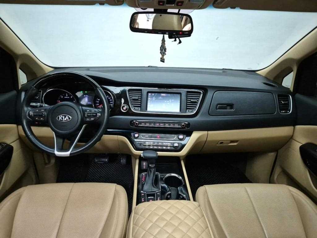 KIA Carnival - Vista 9