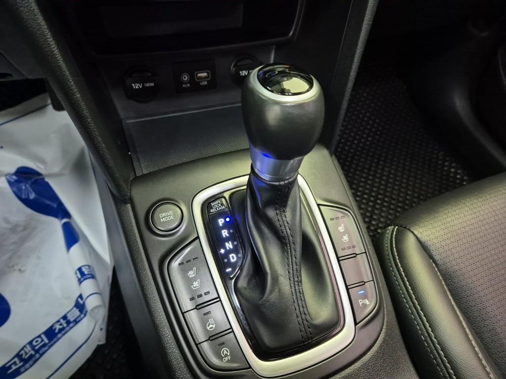 HYUNDAI Kona - Vista 10