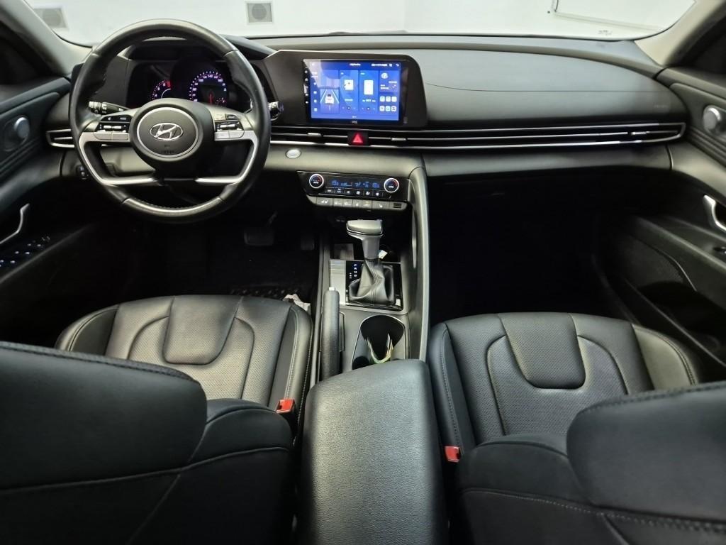 HYUNDAI Avante - Vista 10