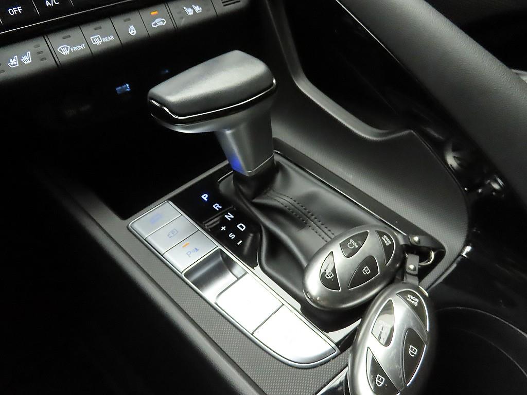HYUNDAI Avante - Vista 12