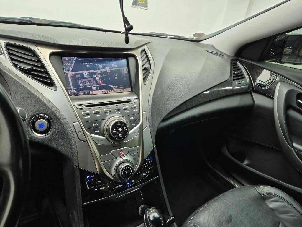 HYUNDAI Grandeur - Vista 12
