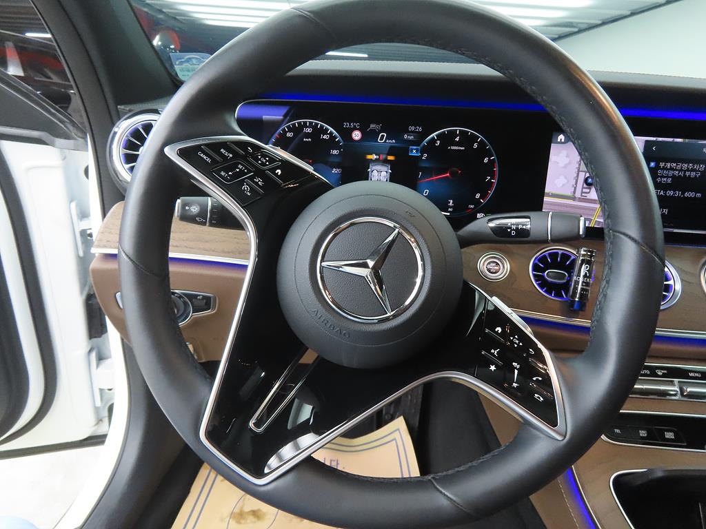 Mercedes Benz E class - Vista 10