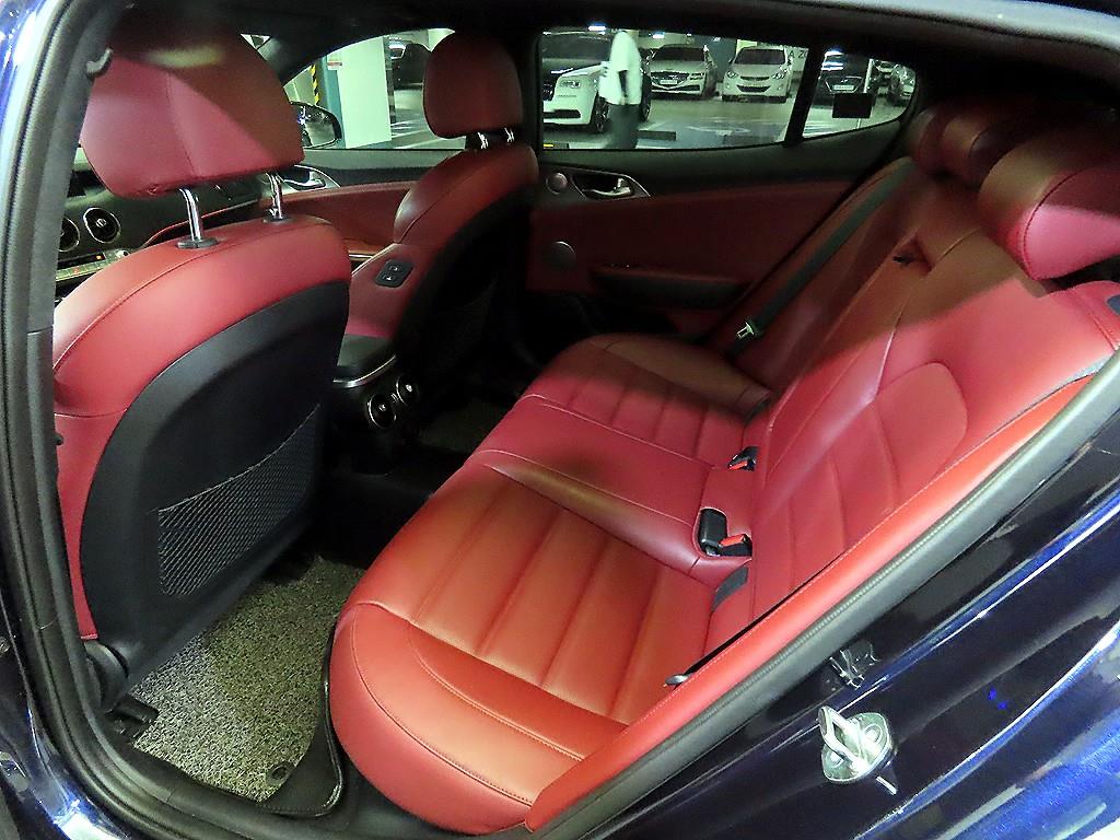 KIA Stinger - Vista 9
