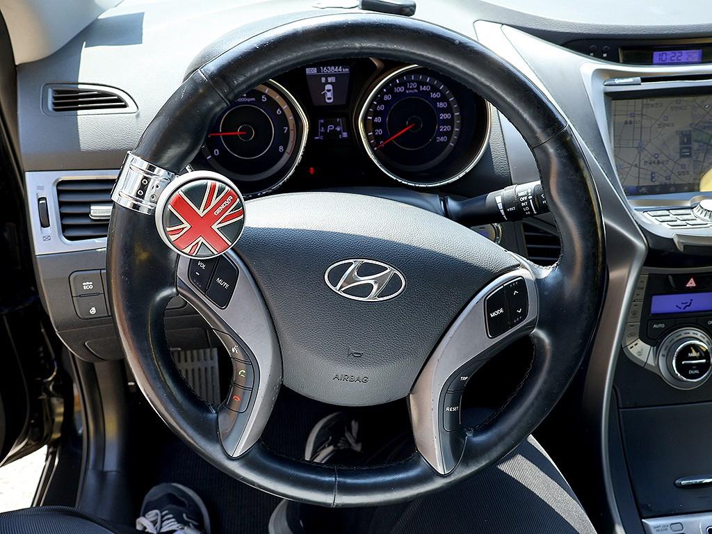 HYUNDAI Avante - Vista 10