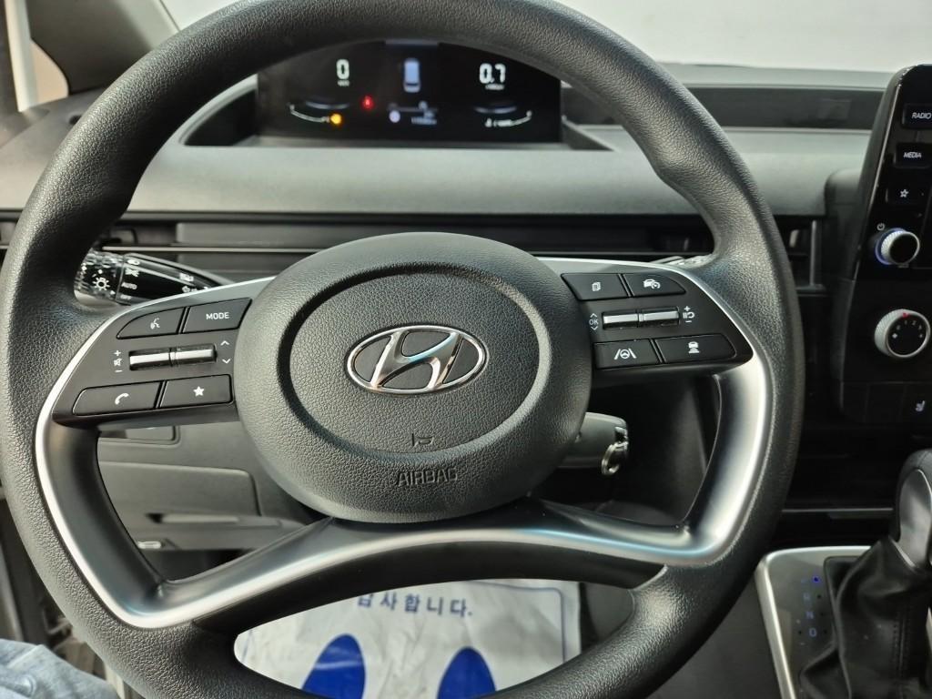 HYUNDAI Staria - Vista 8