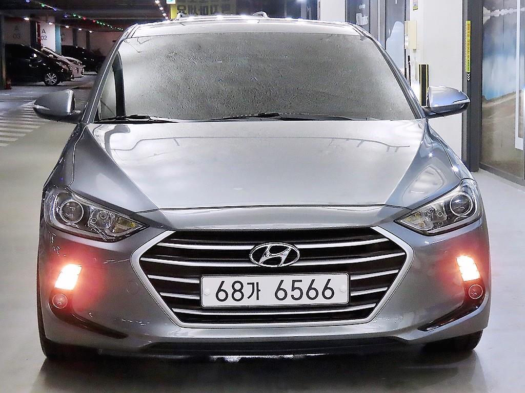 HYUNDAI Avante - Vista 2