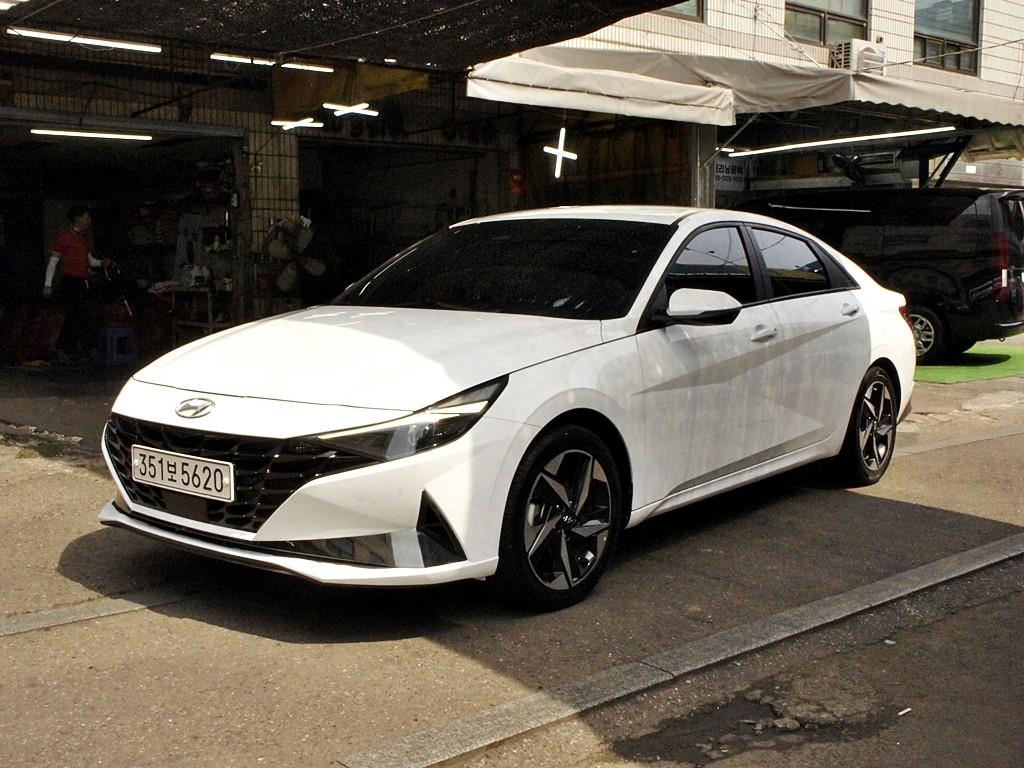HYUNDAI Avante - Vista 2