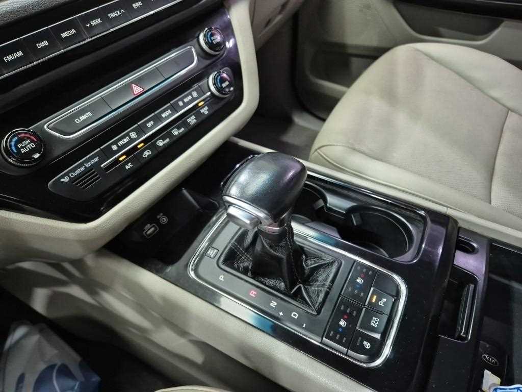 KIA Carnival - Vista 10