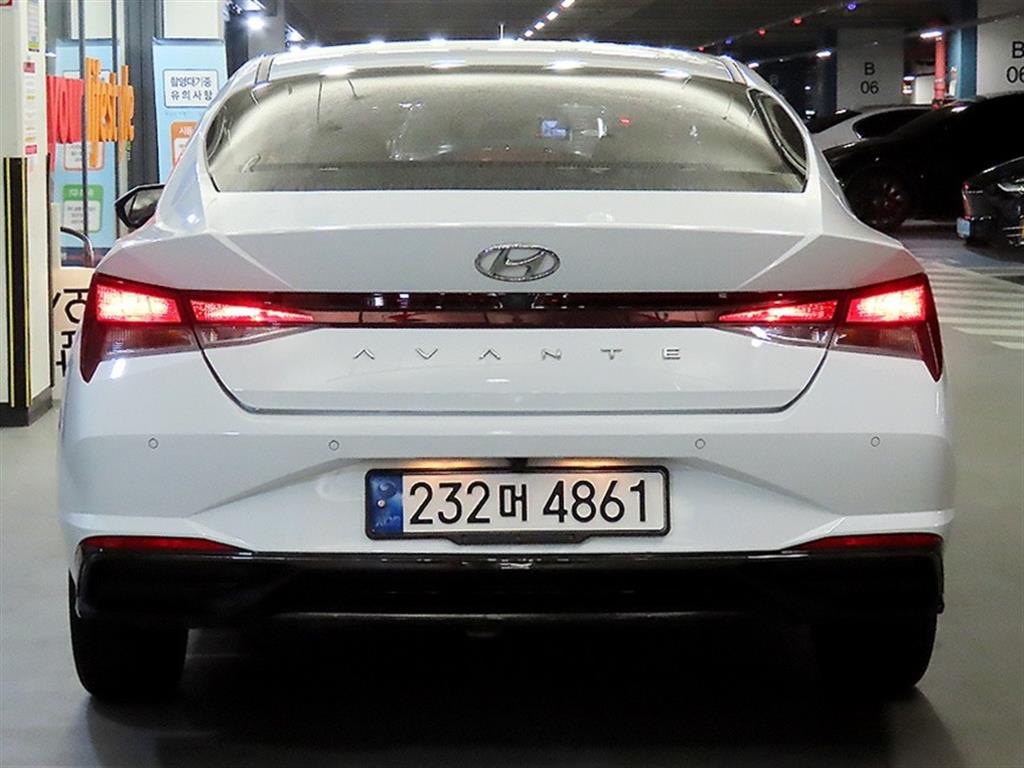HYUNDAI Avante - Vista 7
