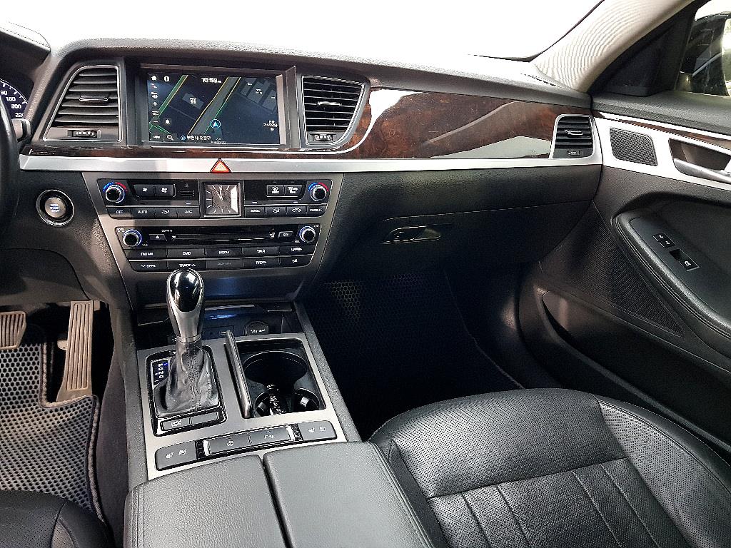 HYUNDAI Genesis - Vista 12