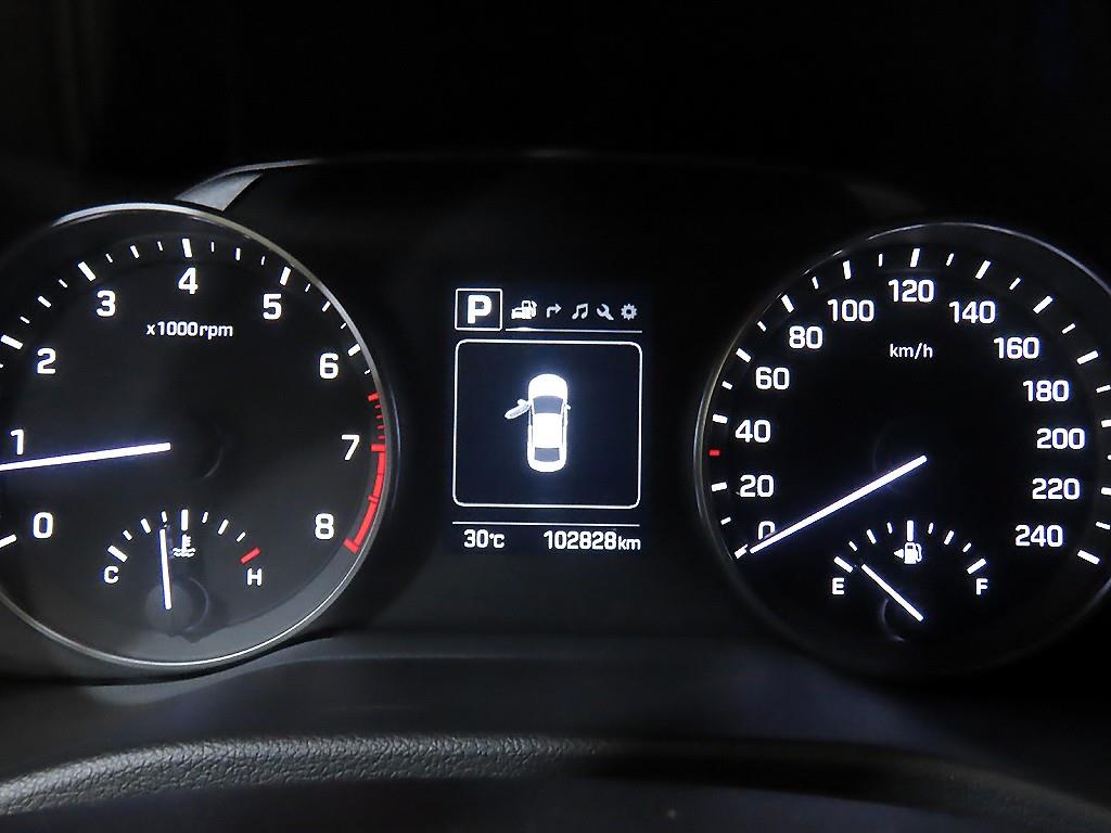 HYUNDAI Avante - Vista 11