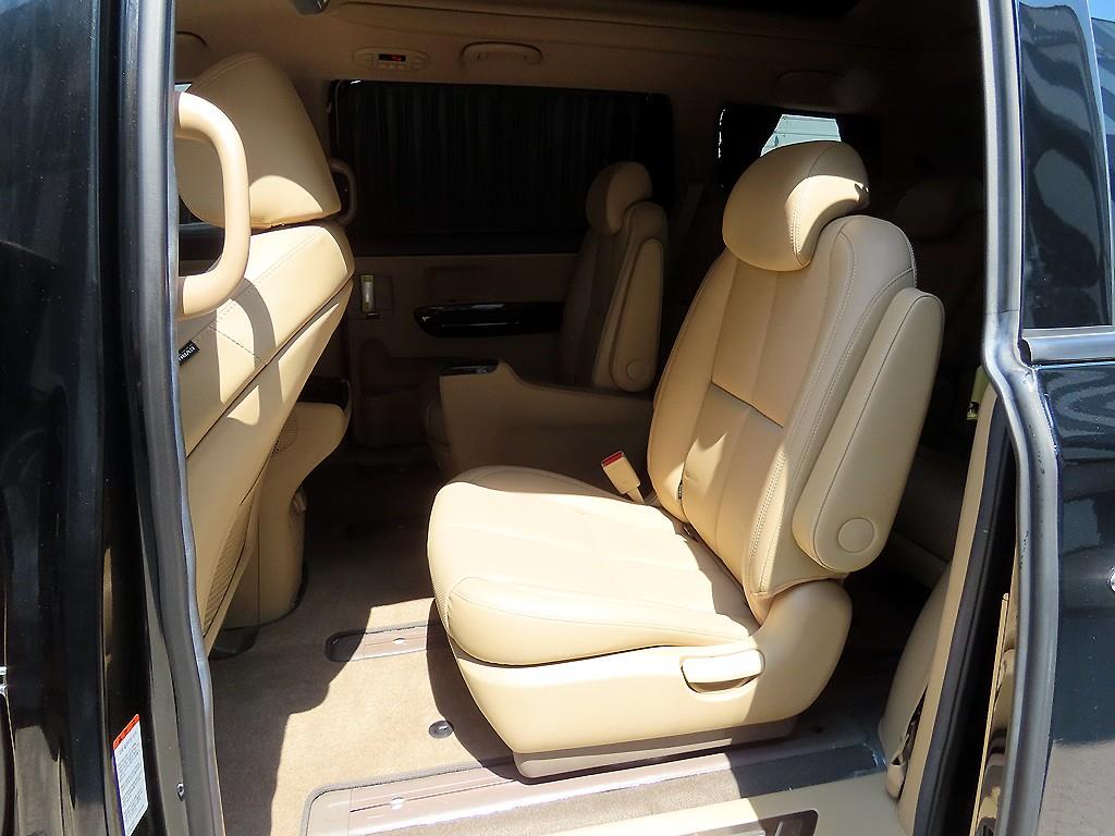 KIA Carnival - Vista 8