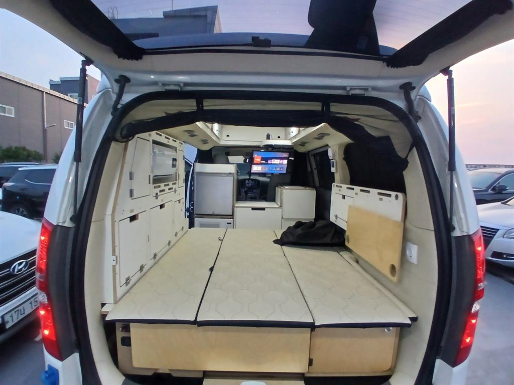 HYUNDAI Starex - Vista 9