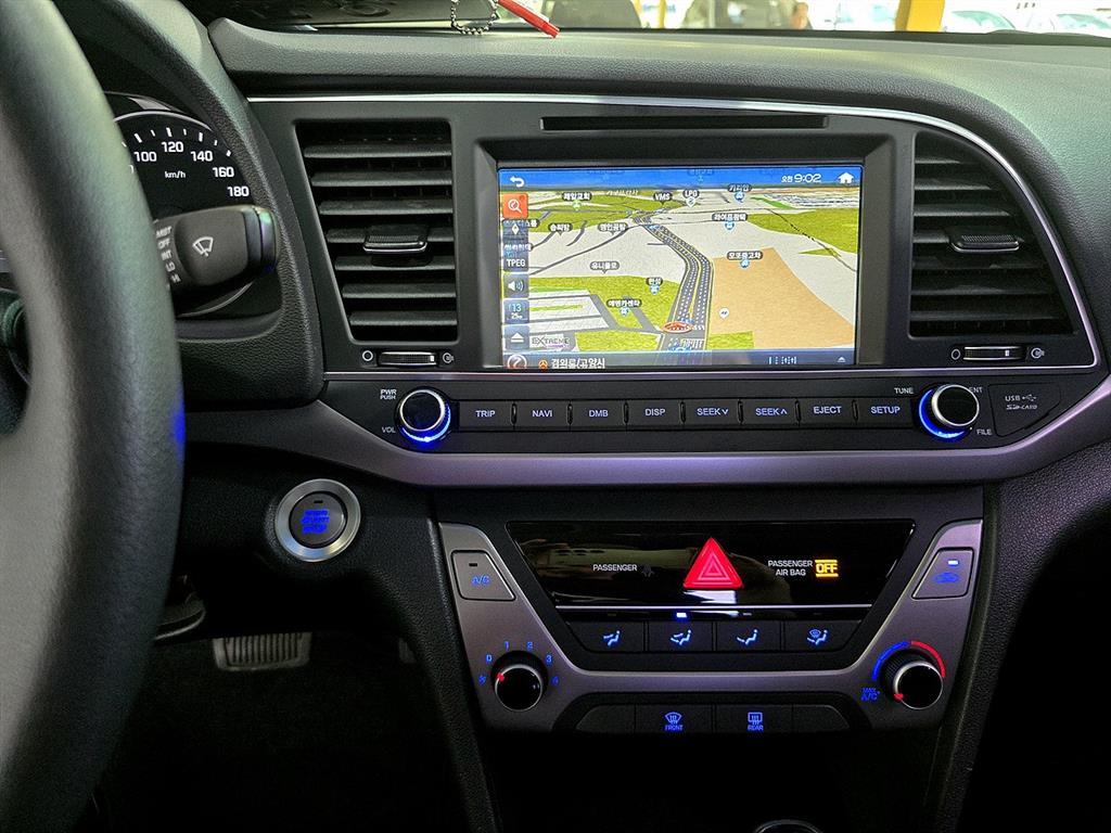 HYUNDAI Avante - Vista 12