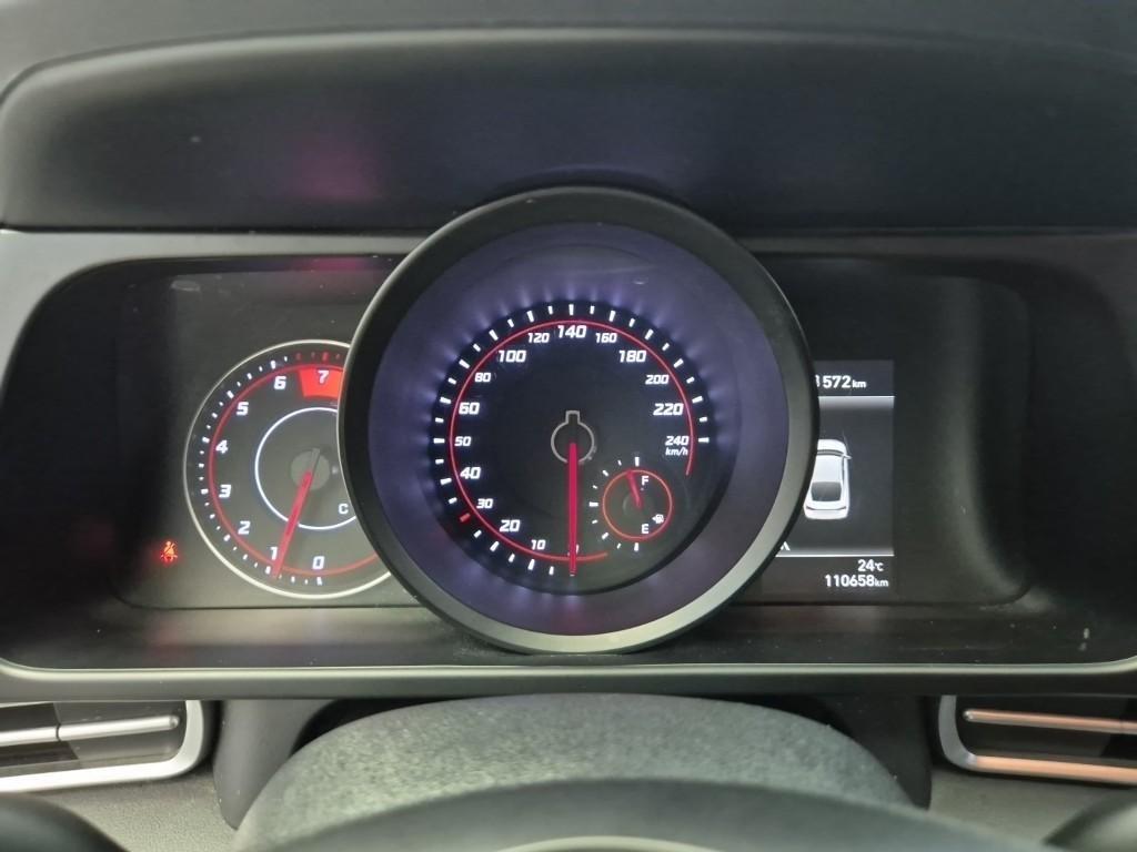 HYUNDAI Avante - Vista 8