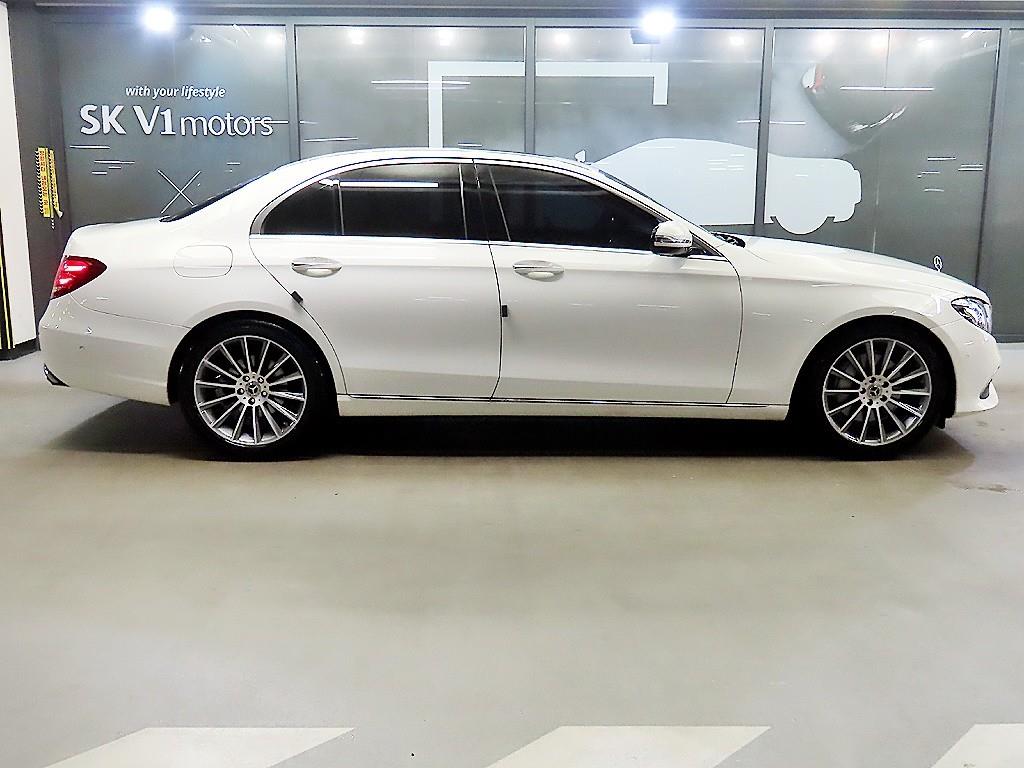 Mercedes Benz E class - Vista 3