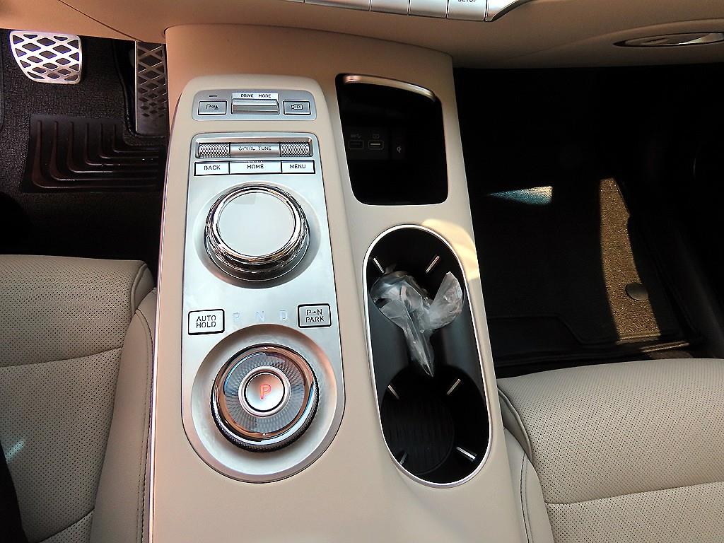 Genesis GV70 - Vista 12