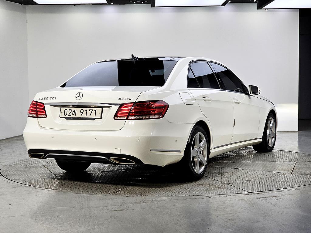 Mercedes Benz E class - Vista 6