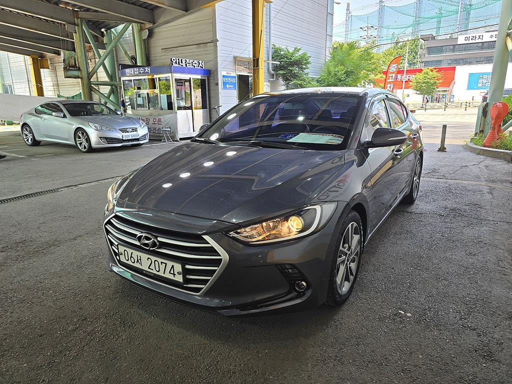 HYUNDAI Avante - Vista 3