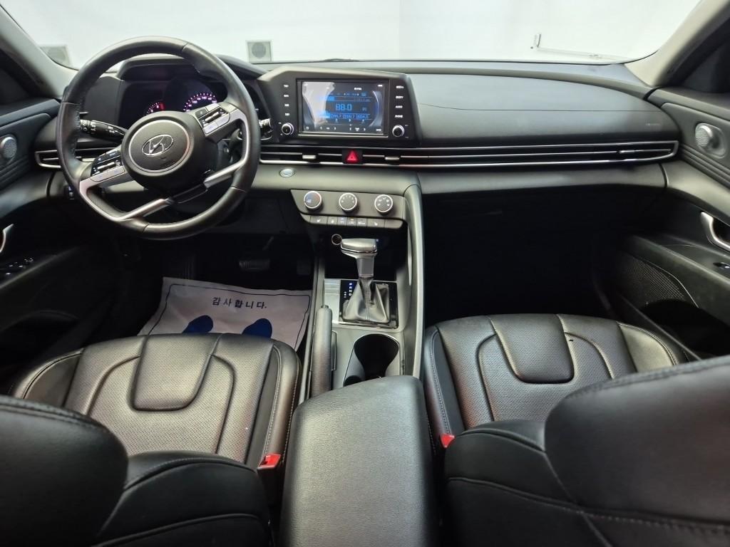 HYUNDAI Avante - Vista 9