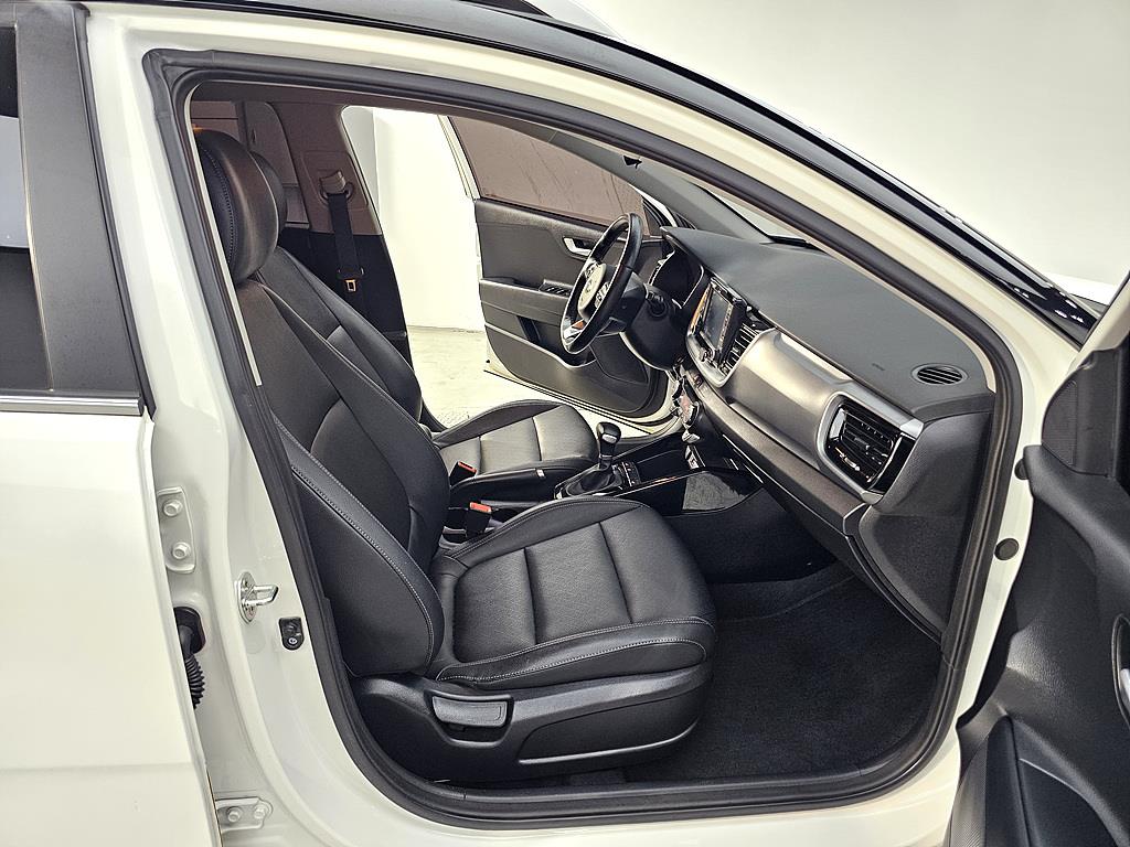 KIA Stonic 2018 Blanco - Importación desde Corea - HF Imports Iquique - Foto 13