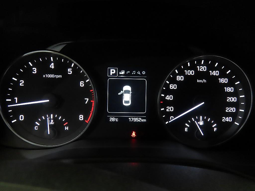 HYUNDAI Avante - Vista 11