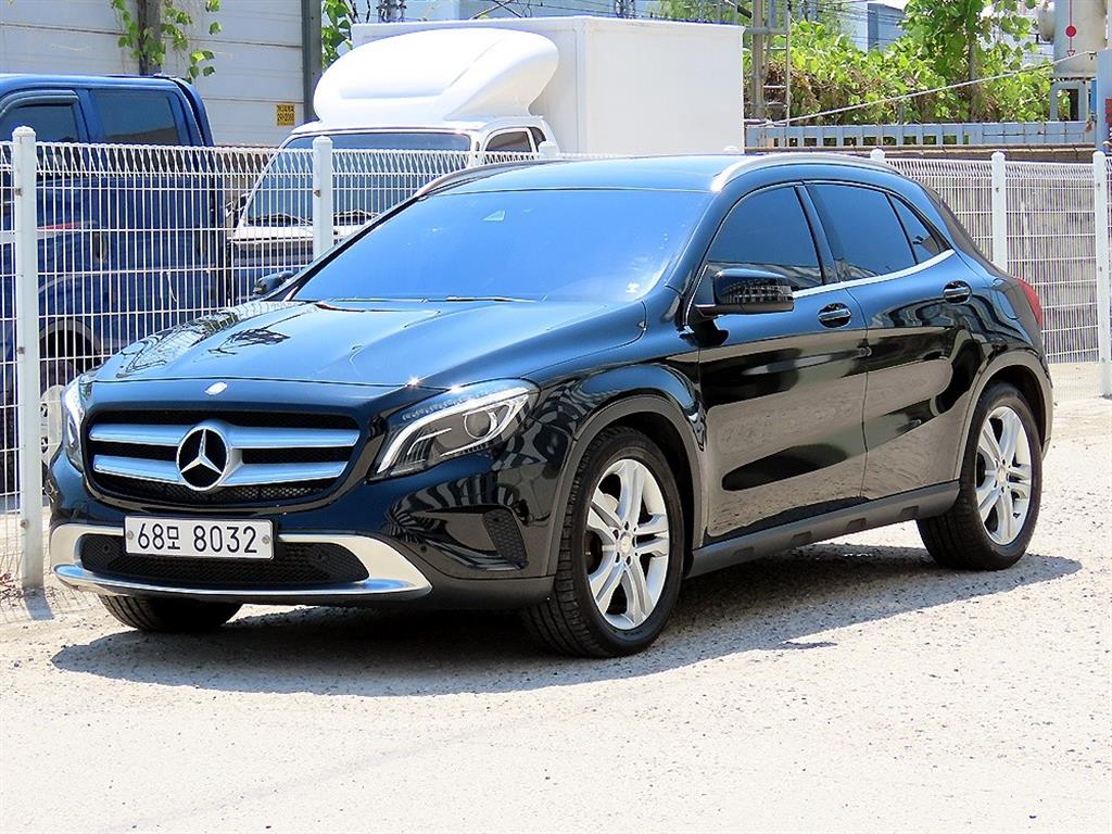Mercedes Benz GLA Class - Vista 2