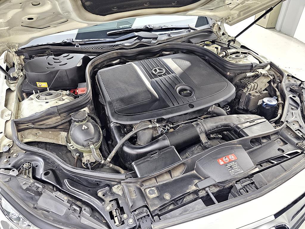 Mercedes Benz E class - Vista 8