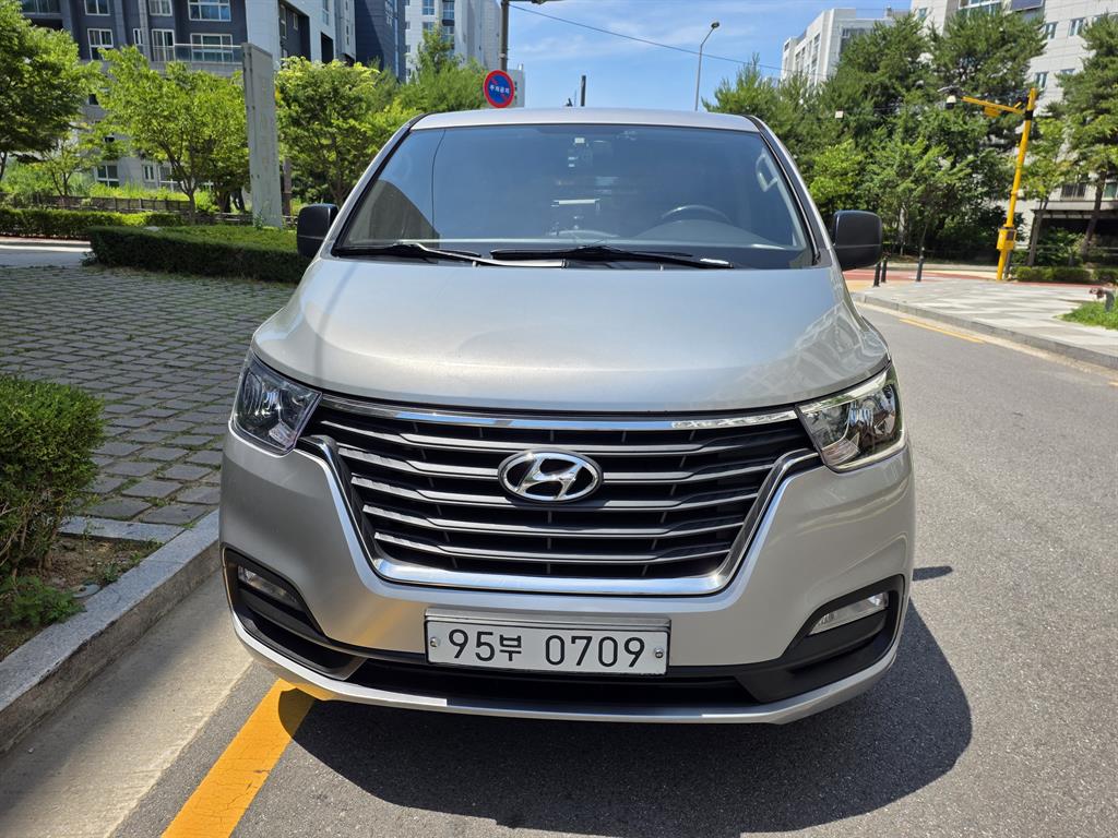 HYUNDAI Starex 2019 Gris - Importación desde Corea - HF Imports Iquique - Foto 1