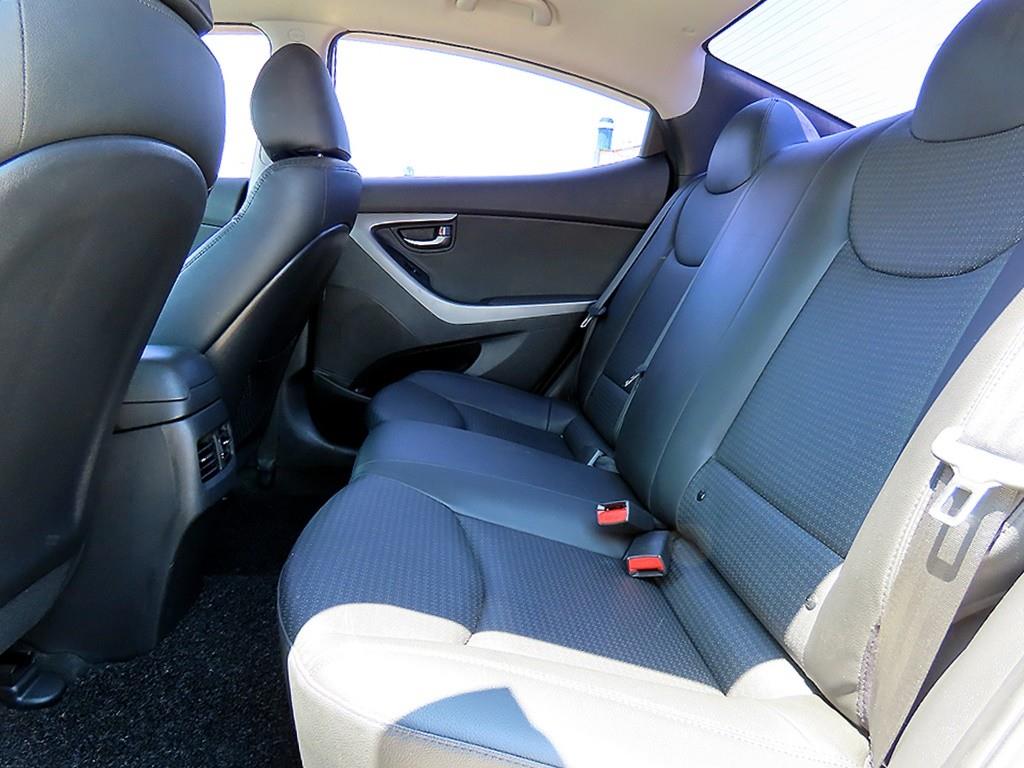 HYUNDAI Avante - Vista 8