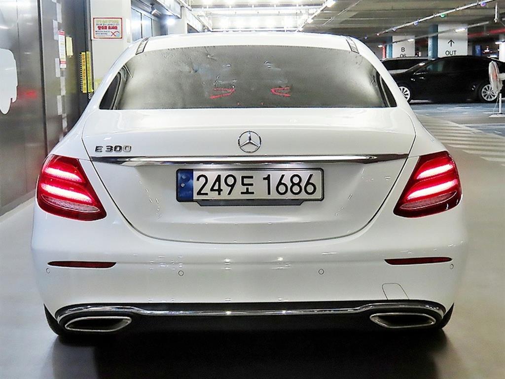 Mercedes Benz E class - Vista 7