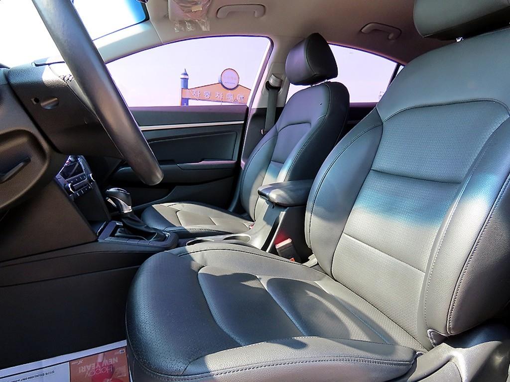 HYUNDAI Avante - Vista 7