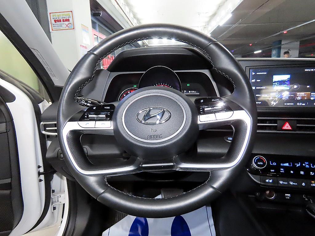 HYUNDAI Avante - Vista 10