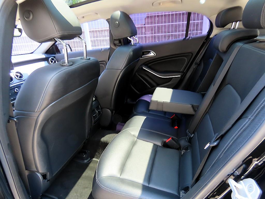 Mercedes Benz GLA Class - Vista 8