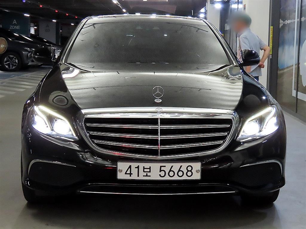 Mercedes Benz E class - Vista 2